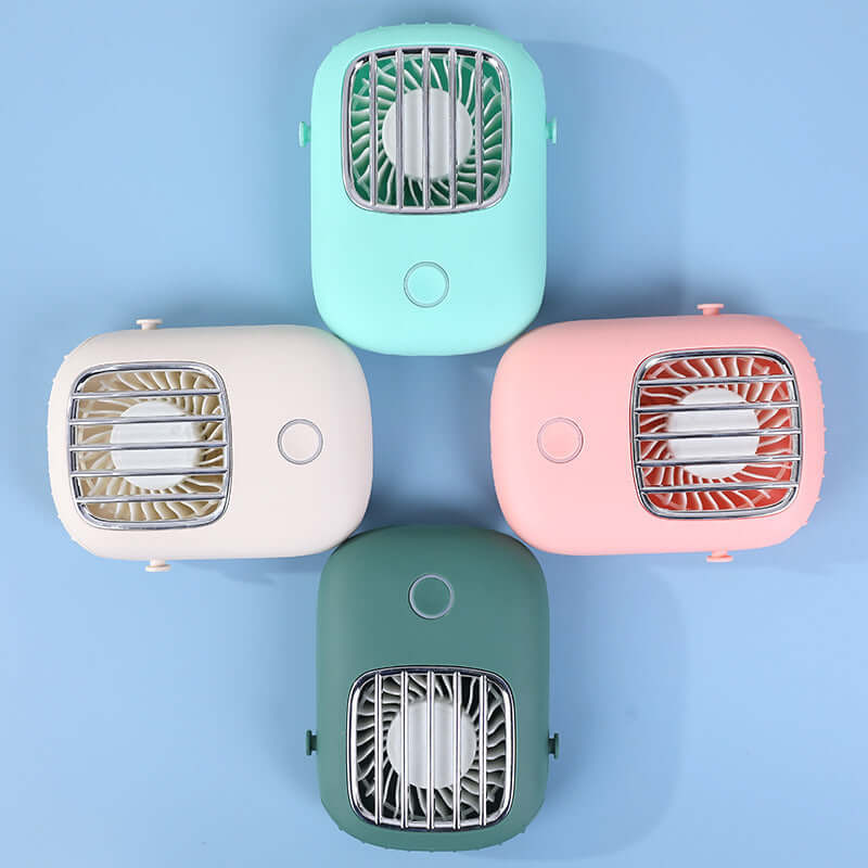 Quatre ventilateurs suspendus USB portables en différentes couleurs: bleu, beige, rose et vert.