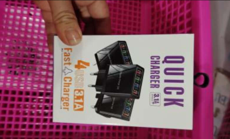 USB charger quick charge 3.0 packaging showcasing four 3.1A USB ports for fast charging multiple devices.