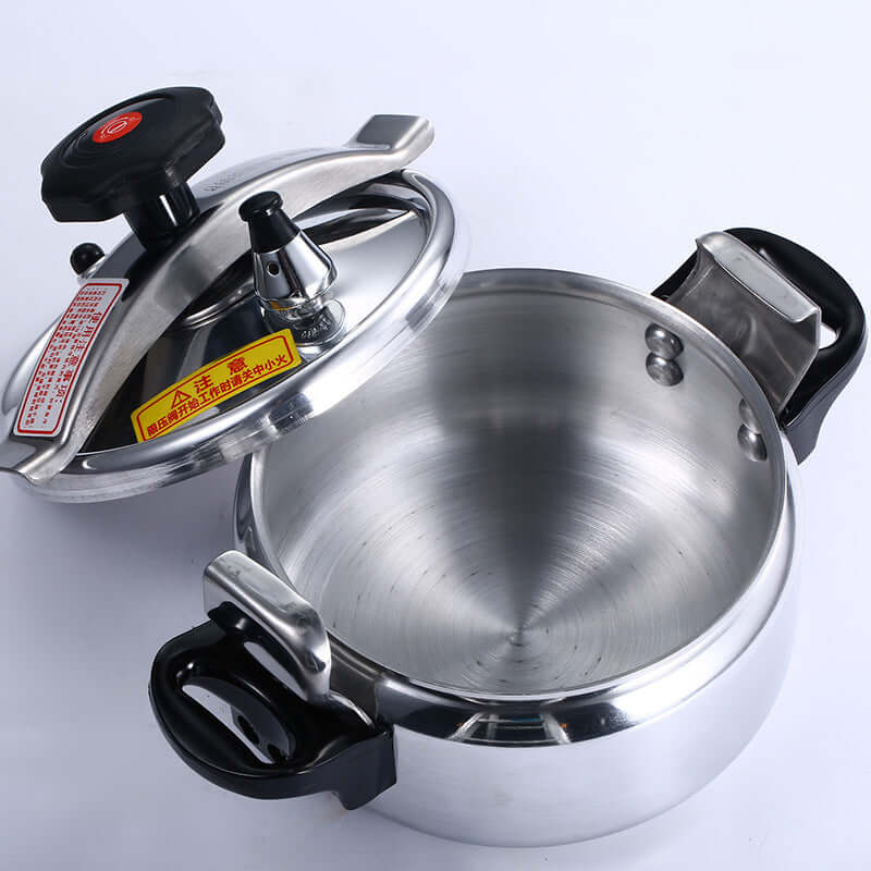 Autocuiseur en aluminium de 2L avec couvercle ouvert, adapté aux cuisinières à gaz et à induction, style chinois.
