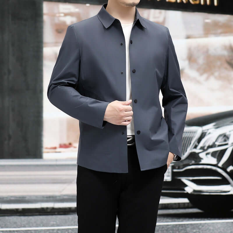 Man wearing a gray seamless jacket, perfect for spring and autumn, displayed in an urban setting.