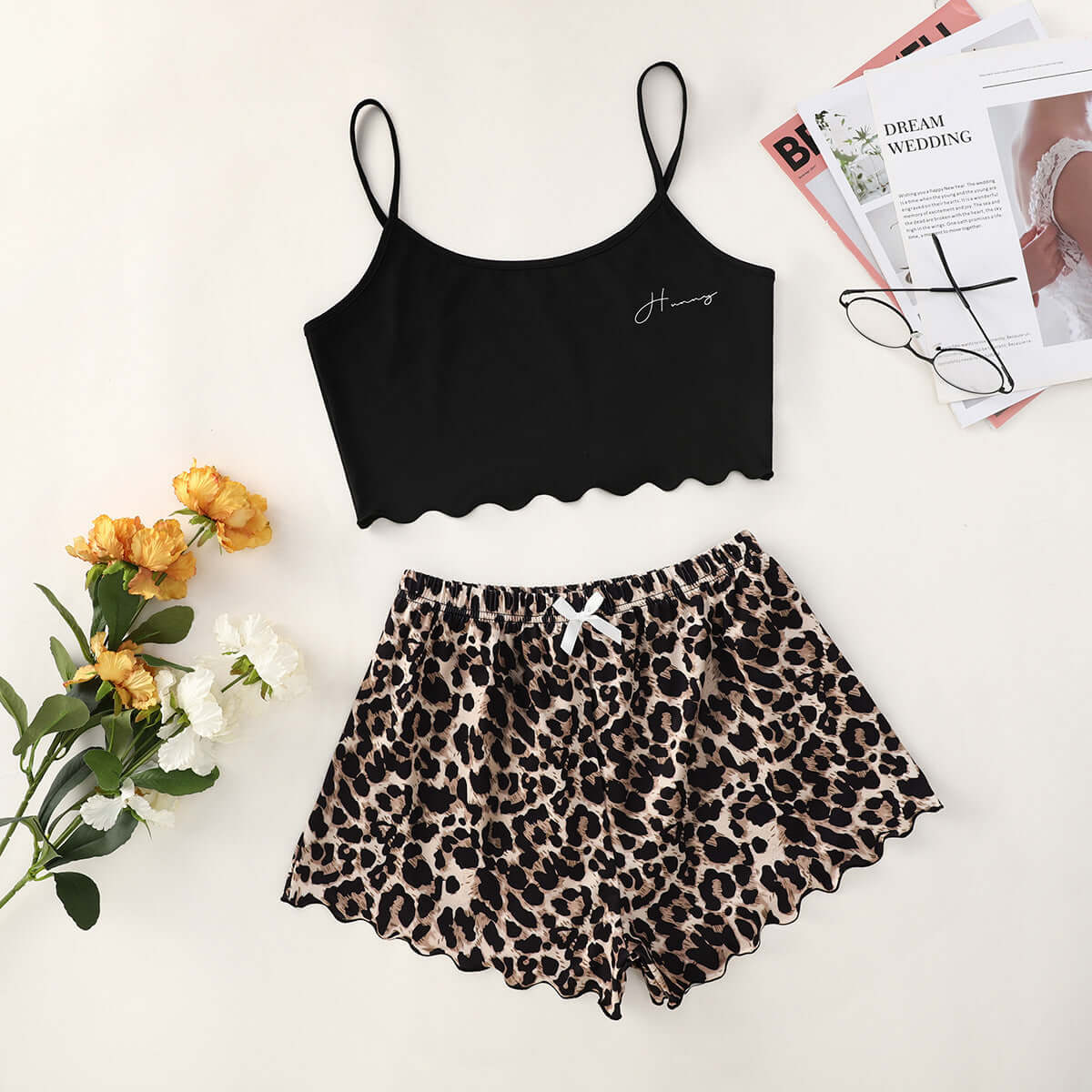 Leopard print shorts and black crop top home wear suit, ideal for leisure and comfort, featuring European and American style.